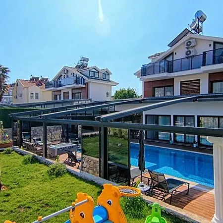 Oeluedeniz Private With Pool Vila