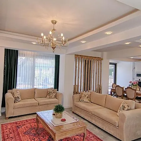 Vila Oeluedeniz Private With Pool *