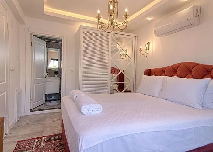 Vila Oeluedeniz Private With Pool